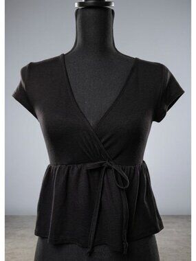 Brit & Bri black V-neck peplum Top X-small Cropped babydoll Boho Indie Boutique